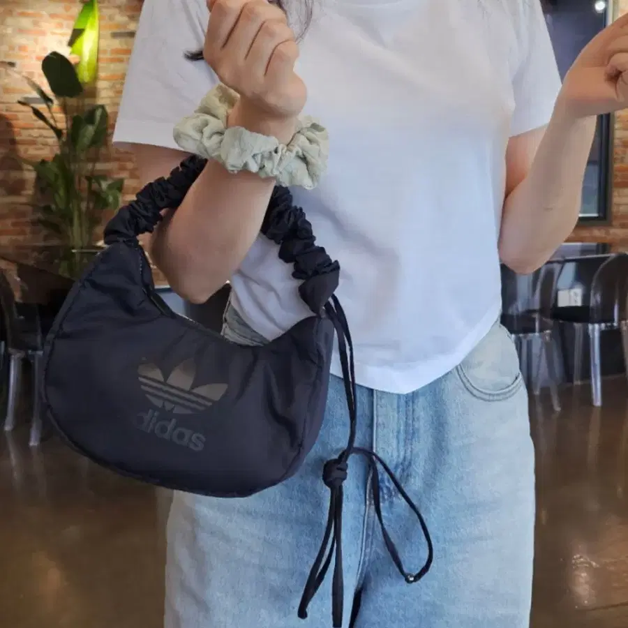 아디다스 숄더백 블랙 새상품