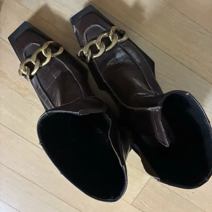쏘우레슈어 부츠
