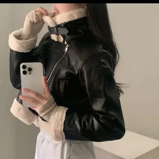 크롭 무스탕