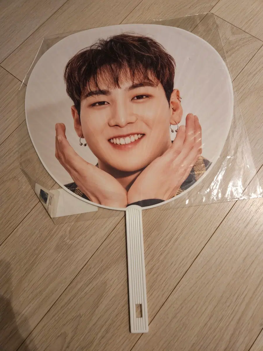 뉴이스트 백호 우치와