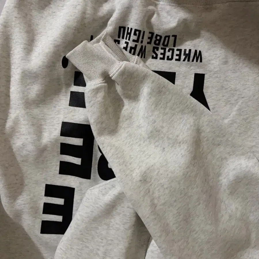 오버핏 후드티