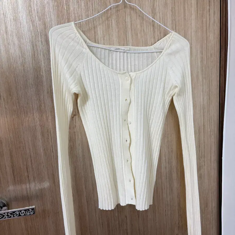 크림색 골지 니트 가디건