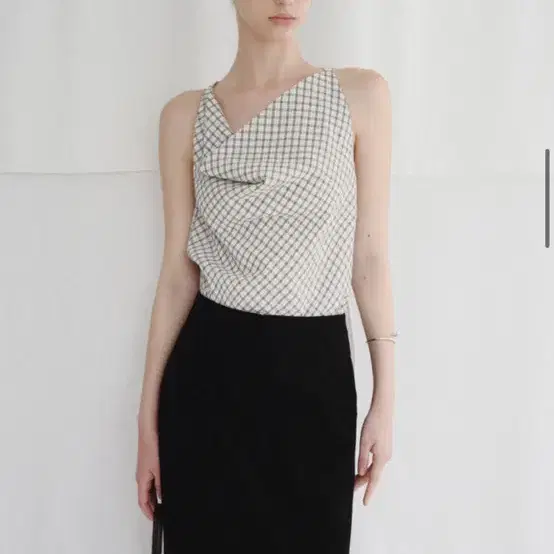 포유온 zeni halter drape blouse