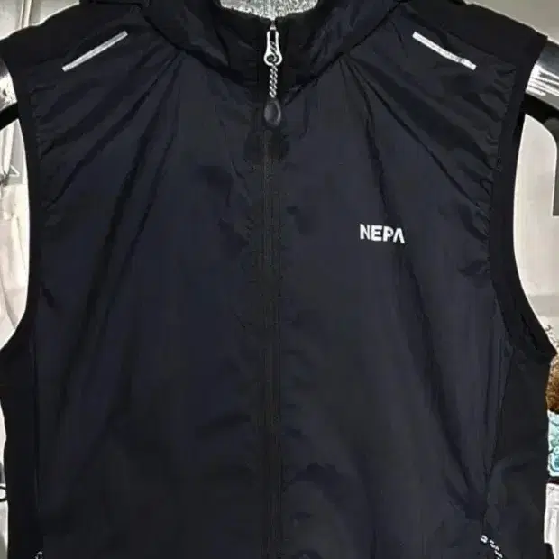 네파 (여90)경량 조끼 블랙