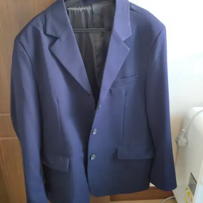 네이비 색상 싱글 버튼 재킷