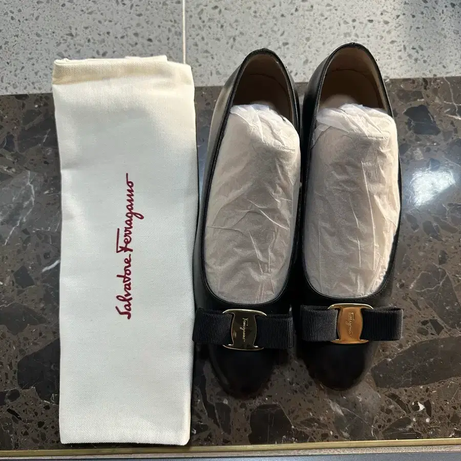 페라가모 바라 무광 펌프스 여성 구두