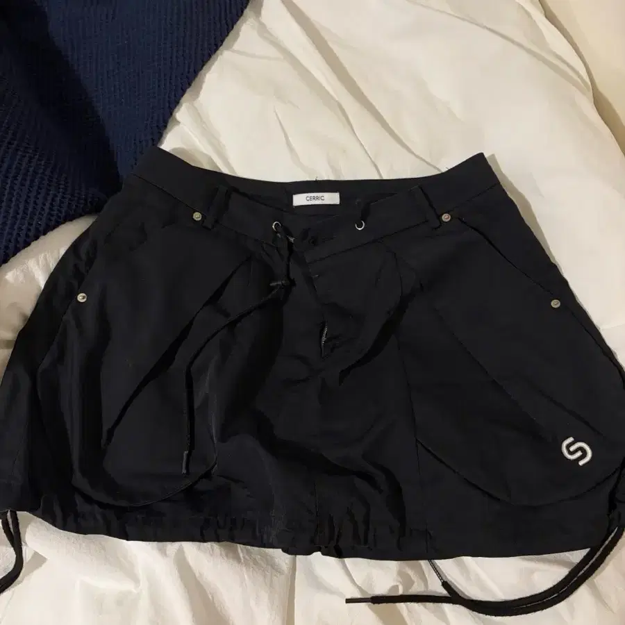 세릭 블랙 미니 스커트 2size