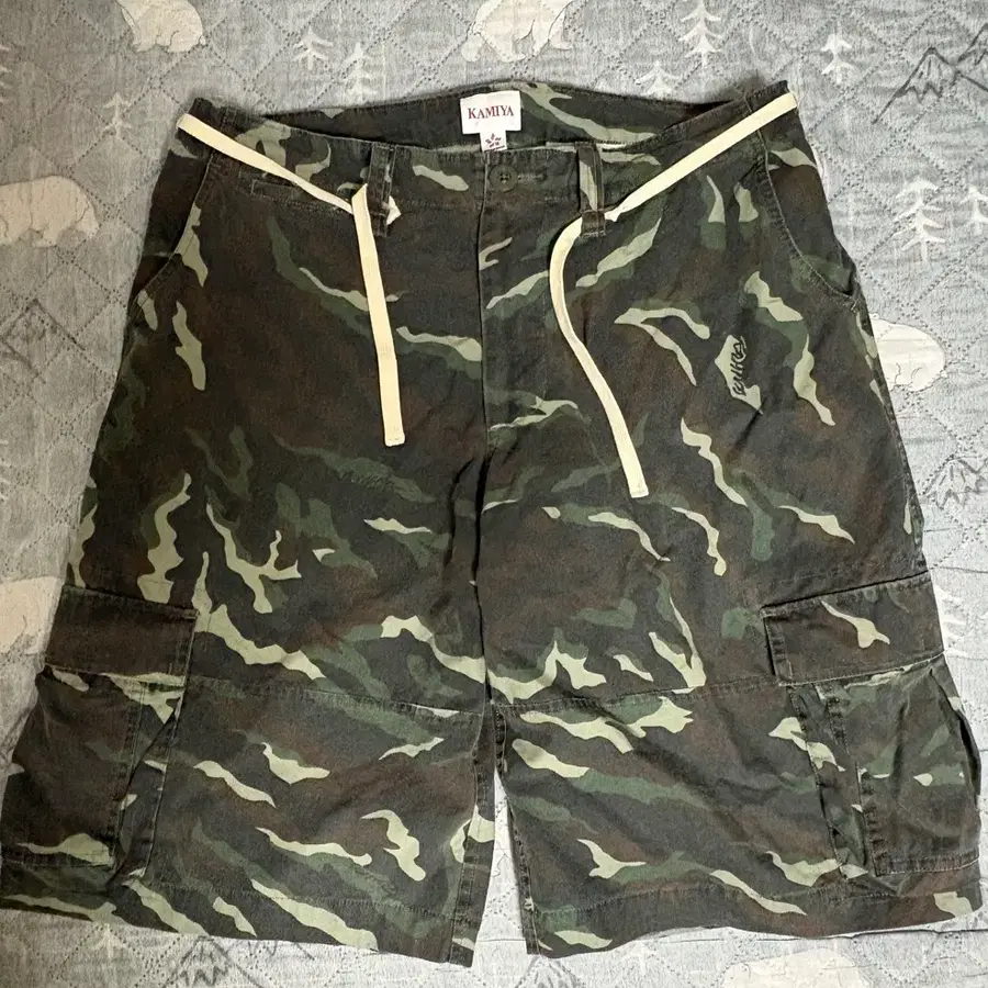 카미야 카모플라쥬 카고 버뮤다 팬츠 카키