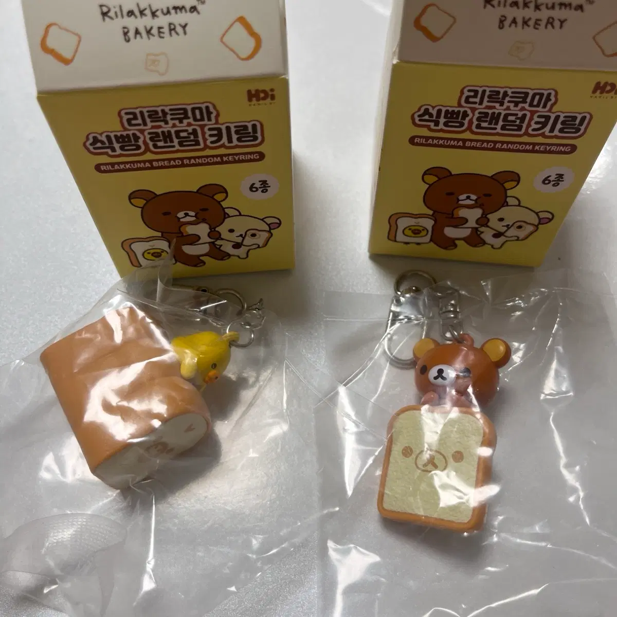 리락쿠마 키이로이토이 cgv 식빵 키링