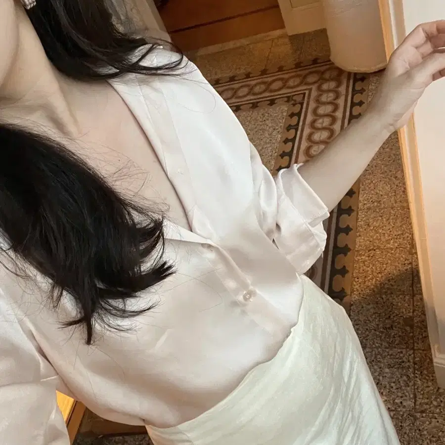 (새상품) Nude Classic 유주 실크 셔츠