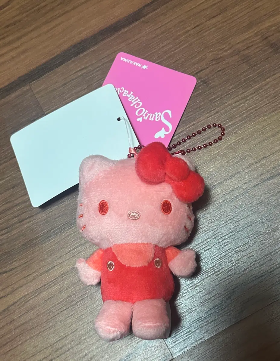일본정품 ) 산리오 헬로키티 인형 컬러풀 레드 키티 판매합니다.