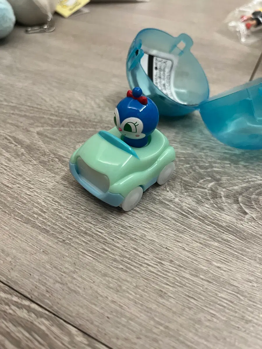 호빵맨 자동차 가챠 딸랑이