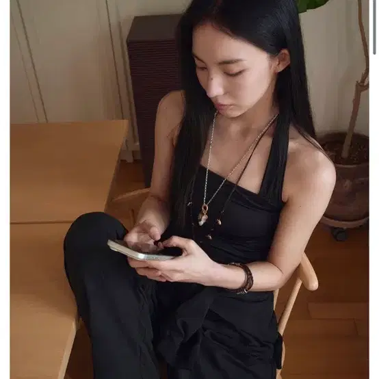 우알롱 홀터넥 슬리브리스