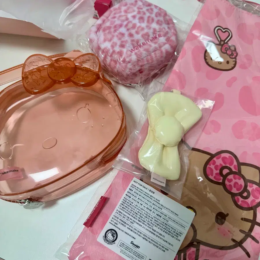 웨이크메이크 키티 콜라보 에코백 젤리백 파우치