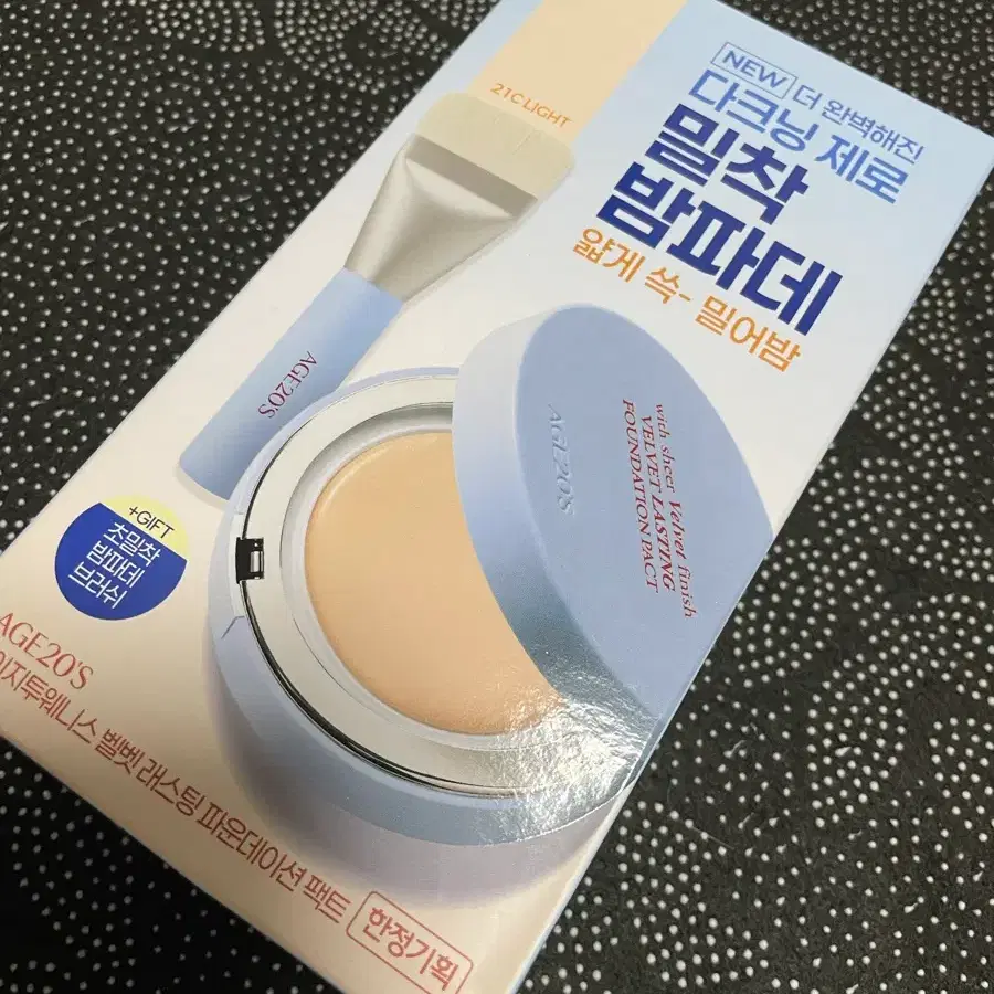미개봉 새상품 에이지투웨니스 벨벳 래스팅 파운데이션 팩트 21C