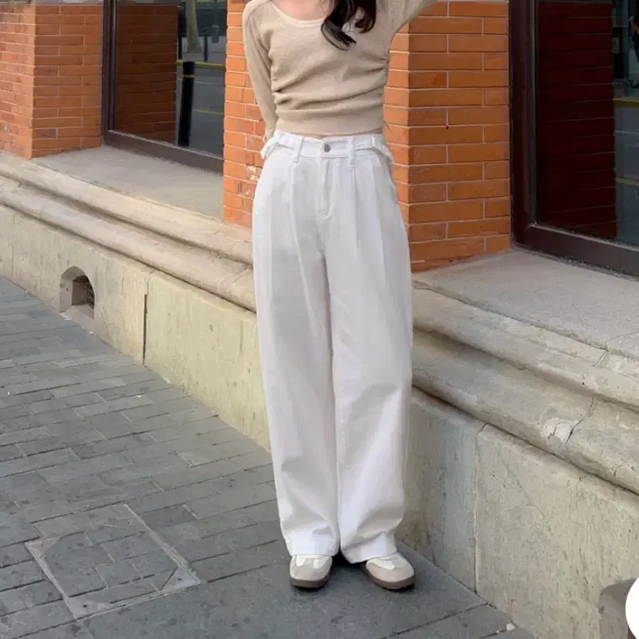 화이트 코튼팬츠