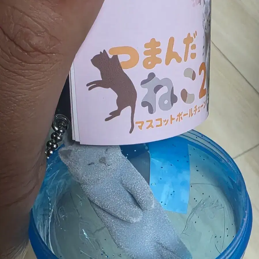 츠만다 네코 볼체인 2탄 붙잡힌 고양이 가챠 회색