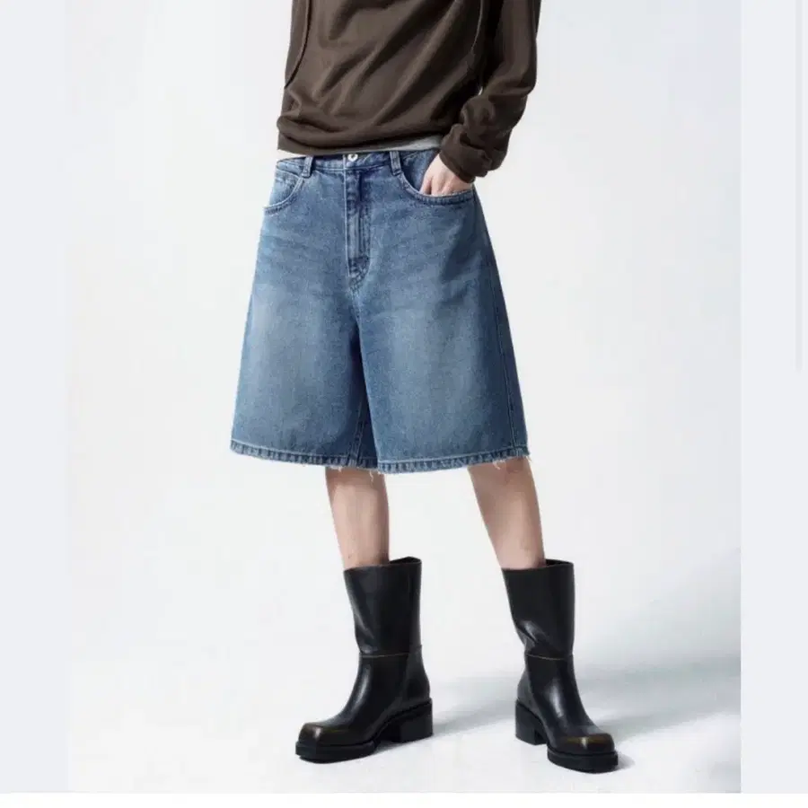 인사일런스 와이드 버뮤다 데님팬츠