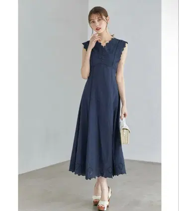 tocco closet 네이비 자수 레이스 롱 원피스