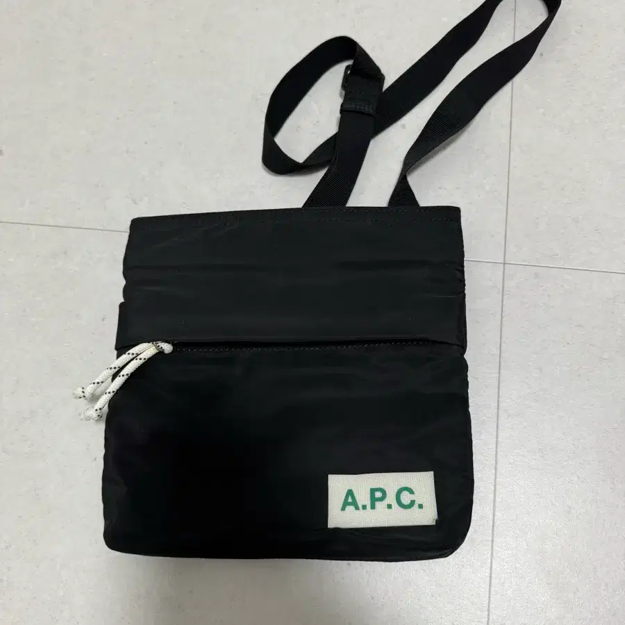 apc 크로스백