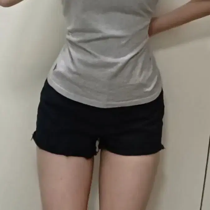 한번도 안입은 검정 숏팬츠