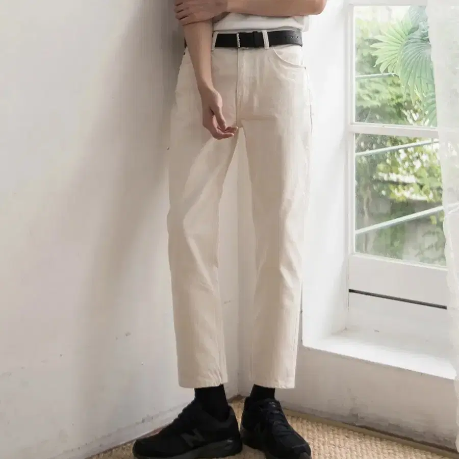 모드나인 크림 데님 팬츠