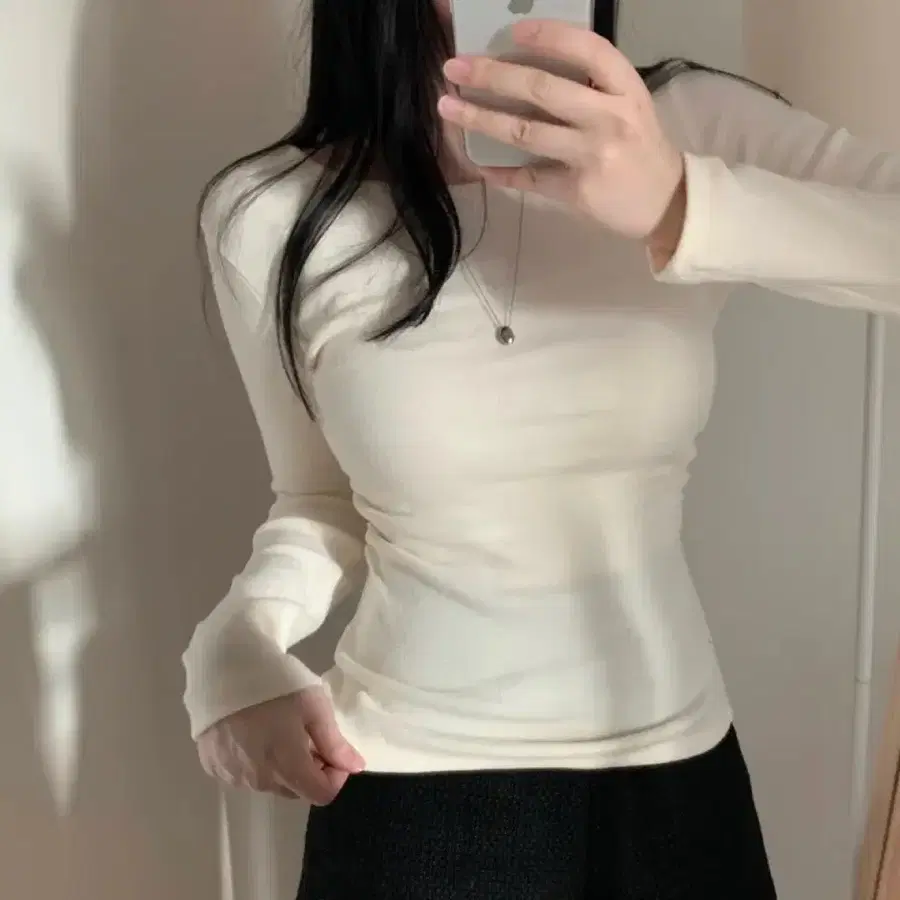 허리 셔링 유넥 긴팔 티셔츠 화이트