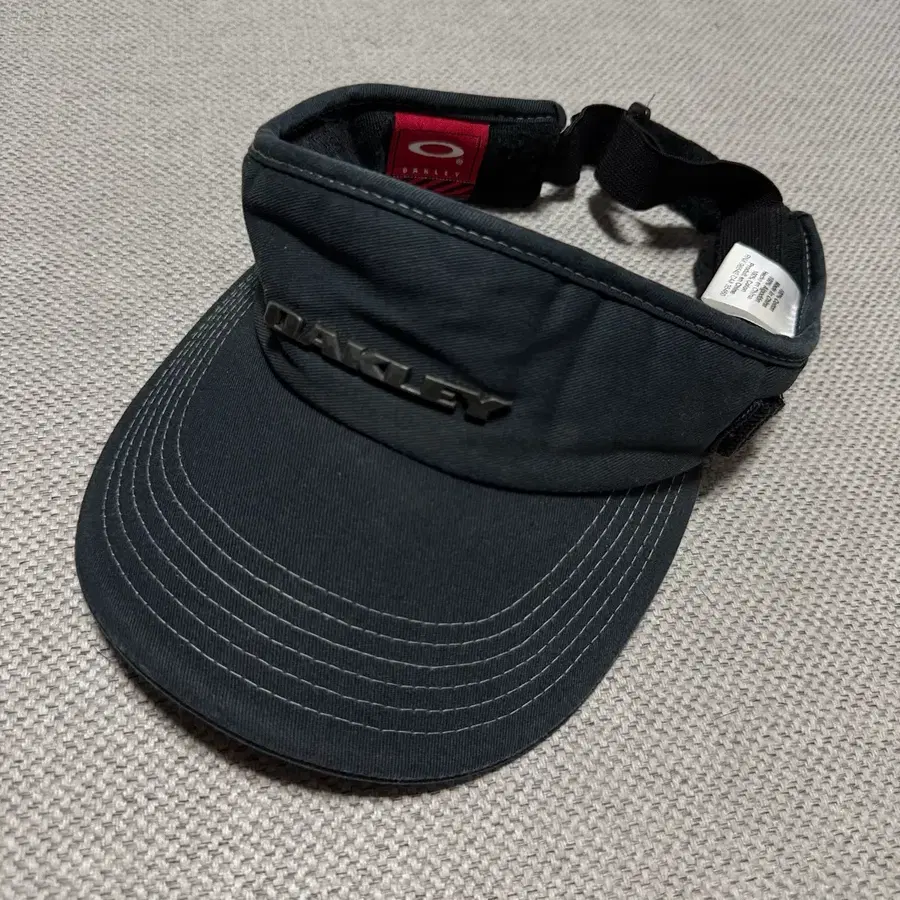 오클리(Oakley) 로고 빈티지 선바이저