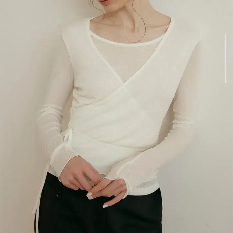 아워코모스 1060 랩 프릴 티셔츠_아이보리