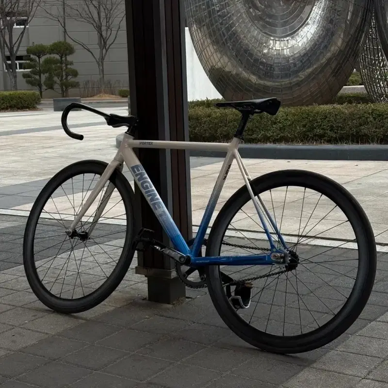 엔진11 볼텍스 크림블루