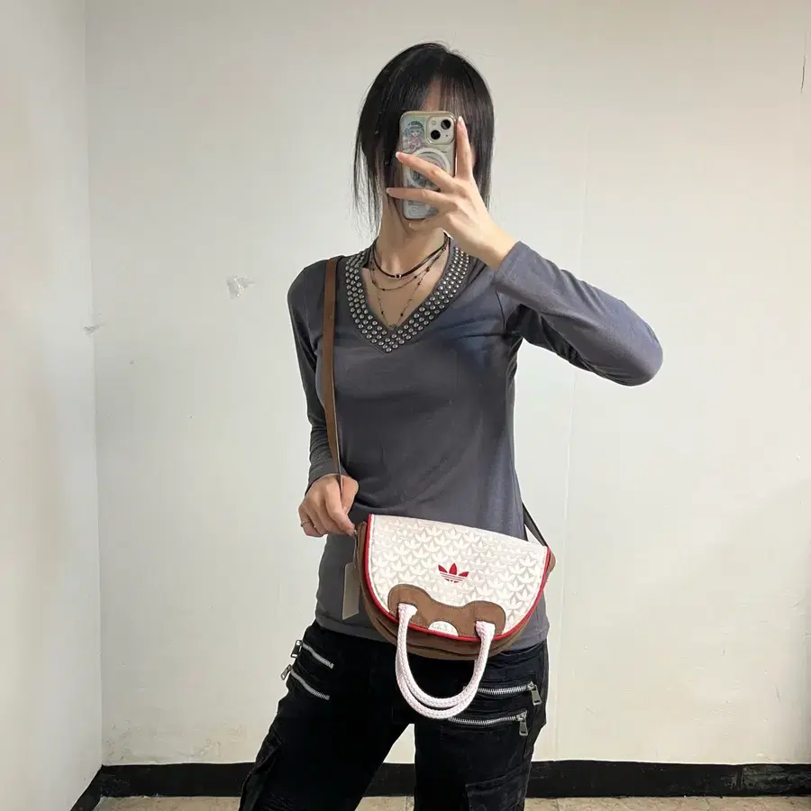 아디다스 트레포일 모노그램 자카드 숄더백