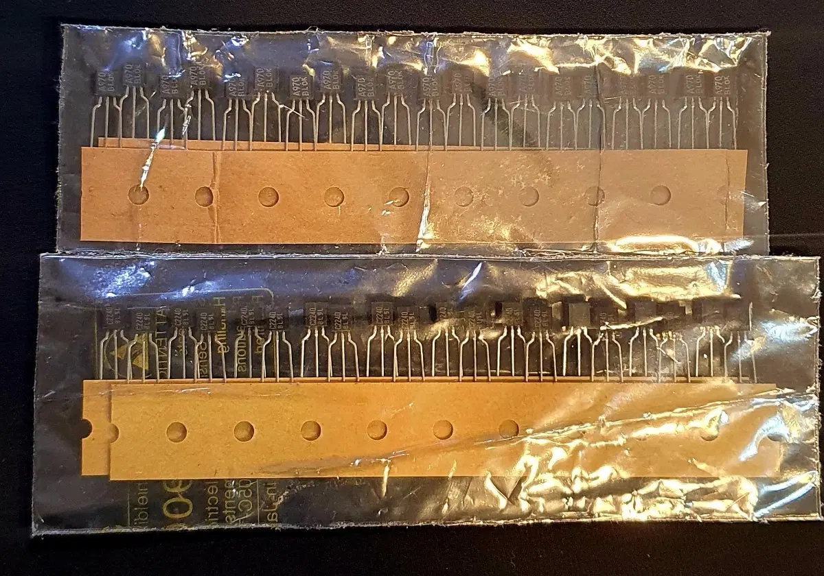 NOS/단종 정품] 도시바 2SA970-BL / 2SC2240-BL 오디오 트랜지스터 페어 / 각 20개씩, 총 20쌍