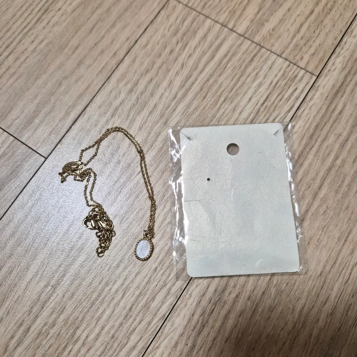 골드 목걸이