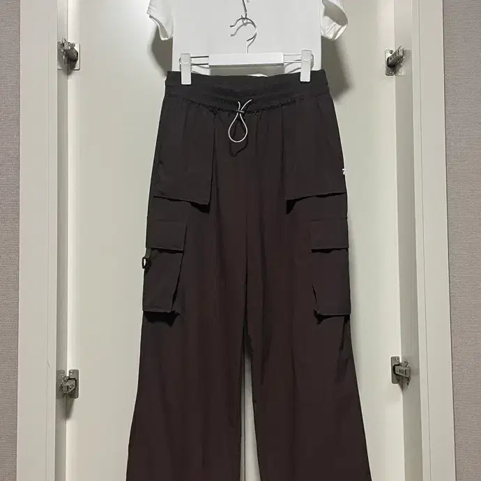 Fabletics 여성 기능성 와이드핏 카고팬츠 M