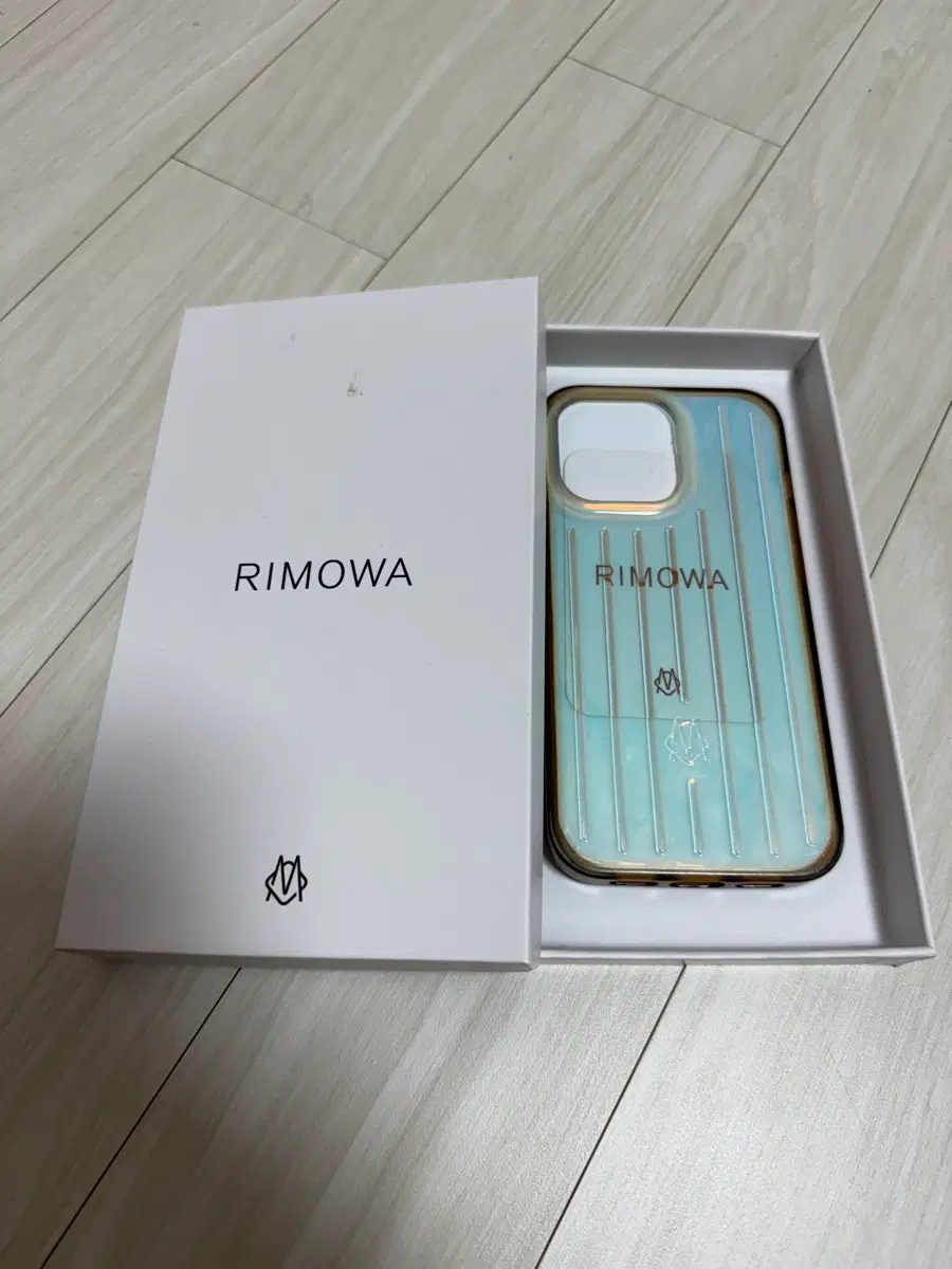 아이폰 13프로 / 리모와(RIMOWA) 정품케이스