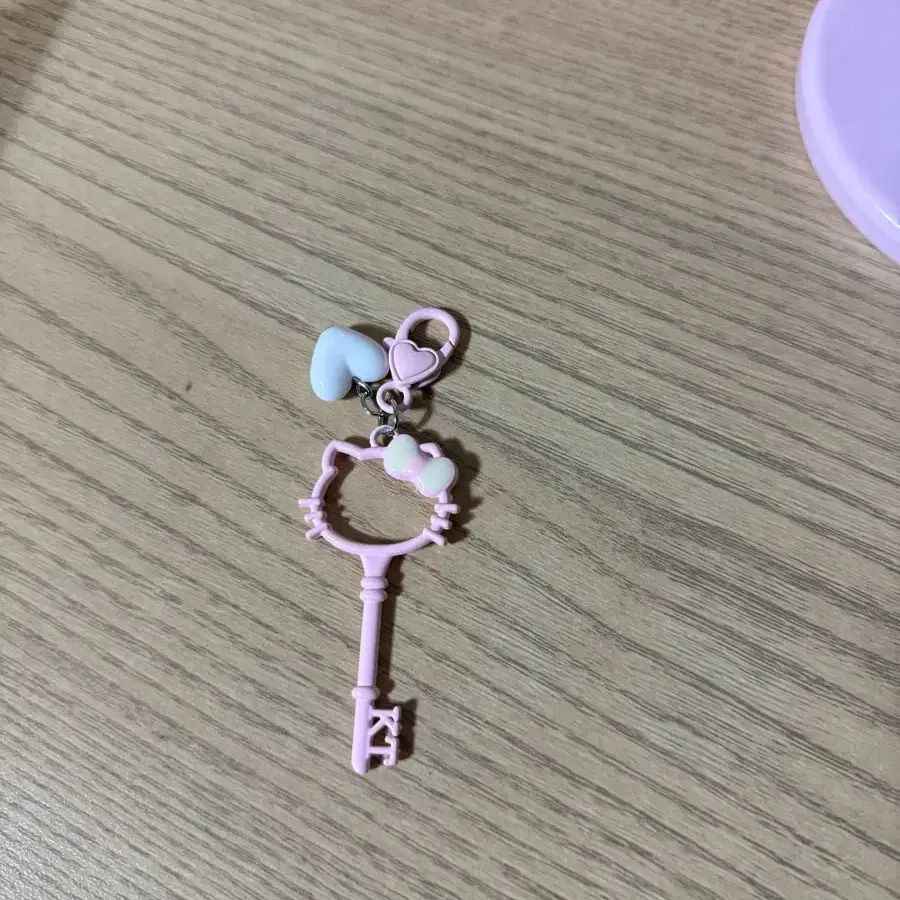 헬로키티 열쇠모양 키링