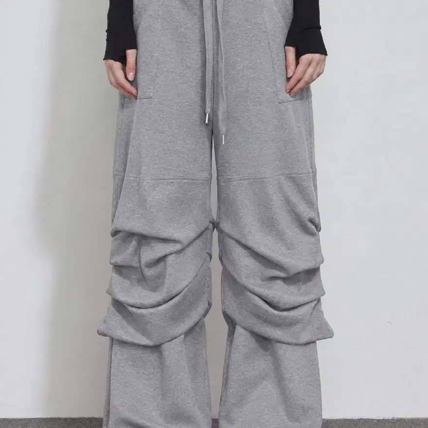 보헴서 스웻팬츠 그레이 DIAGONAL SWEAT PANTS
