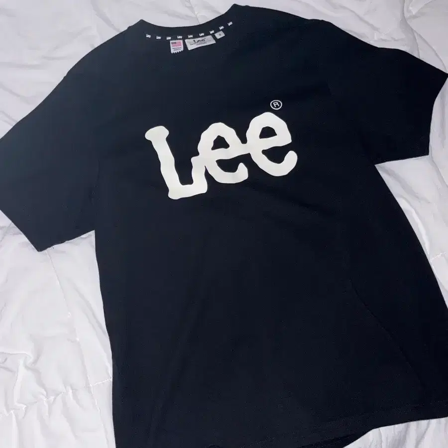 Lee 반팔 검은색s 판매합니다