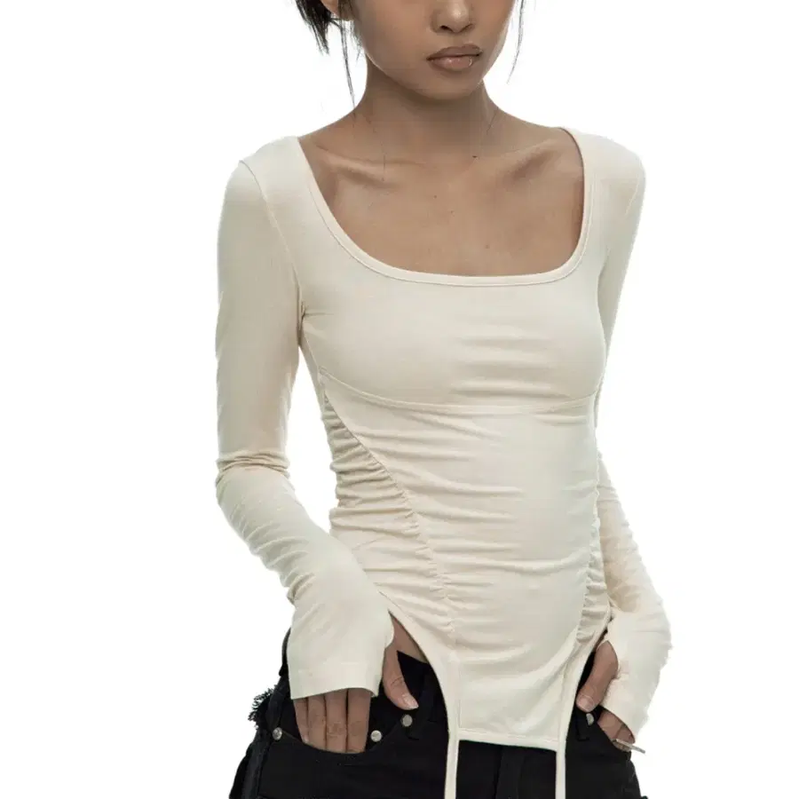 카시코 슬링키 셔링 바디수트 베이지 롱슬리브 티셔츠 Slinky Shirring Bodysuit Beige