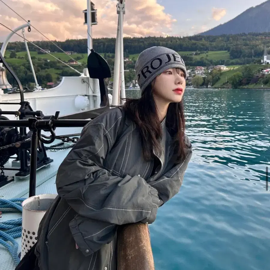 디서먼트 스티치 하이넥 자켓