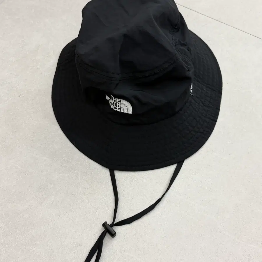 노스페이스 블랙 버킷햇 XL 판매합니다.