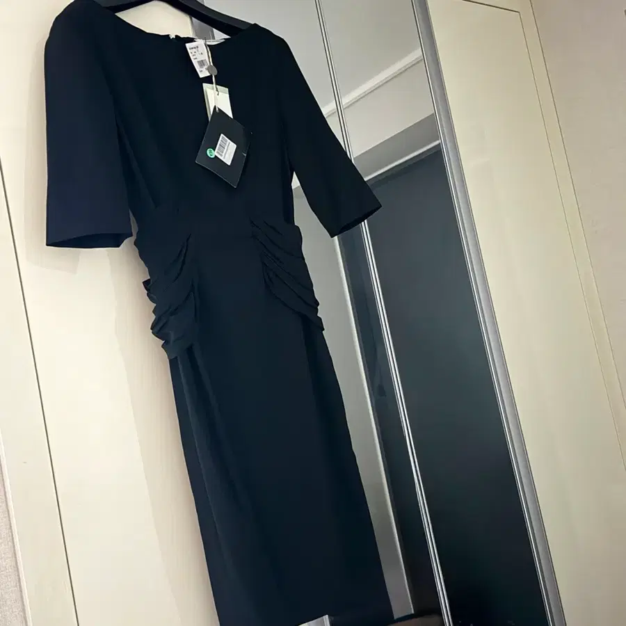 정품 새상품) 피에르 발망 보트넥 셔링 드레스 블랙 검정 반팔 원피스 하객룩 돌잔치 행사 정장 연주회 졸업식