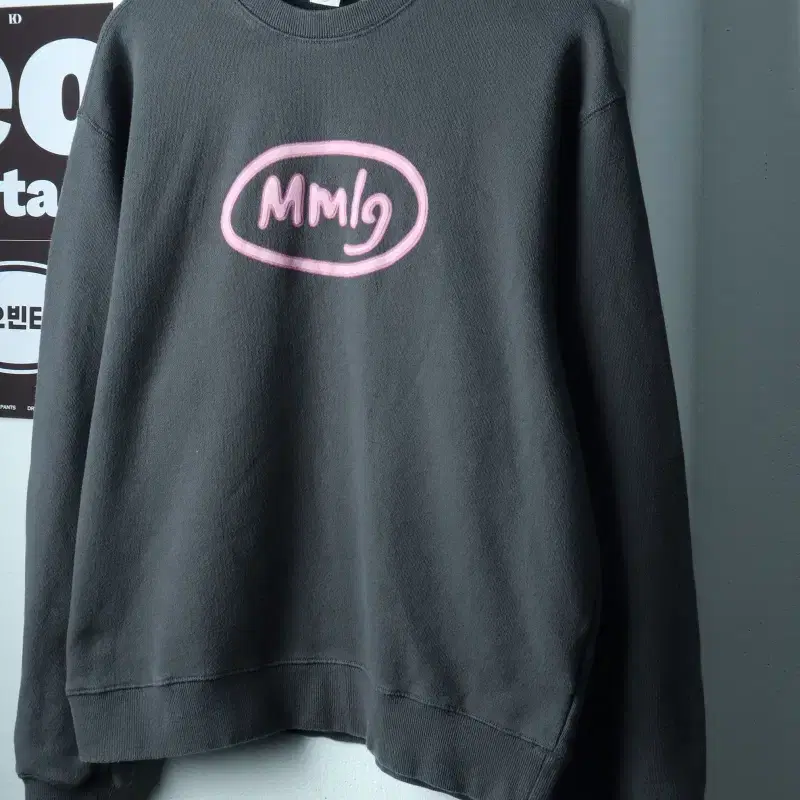 W(M) 엠엠엘지 맨투맨 티셔츠 빅로고 그레이 올드스쿨-H39599