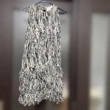 미사용 새상품 모노톤 플리츠 슬리브리스 원피스 프린지