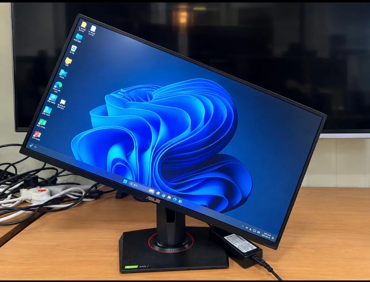 ASUS 게이밍 모니터144HZ 피벗 세로 모니터