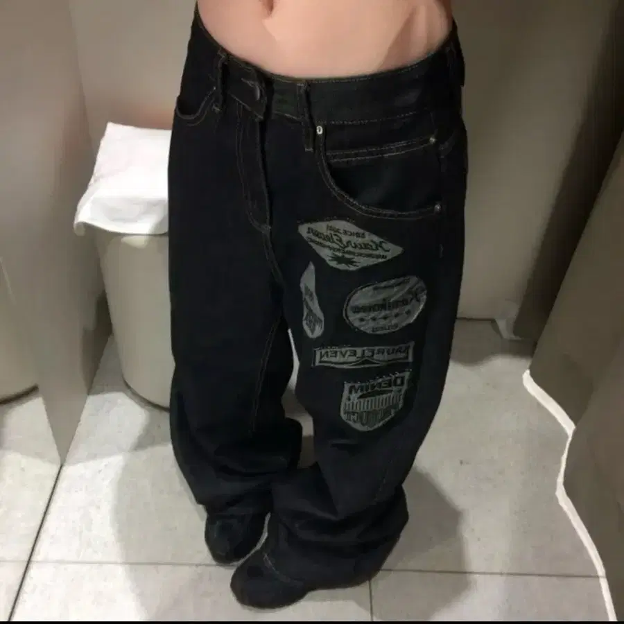 패치 블랙 데님 팬츠