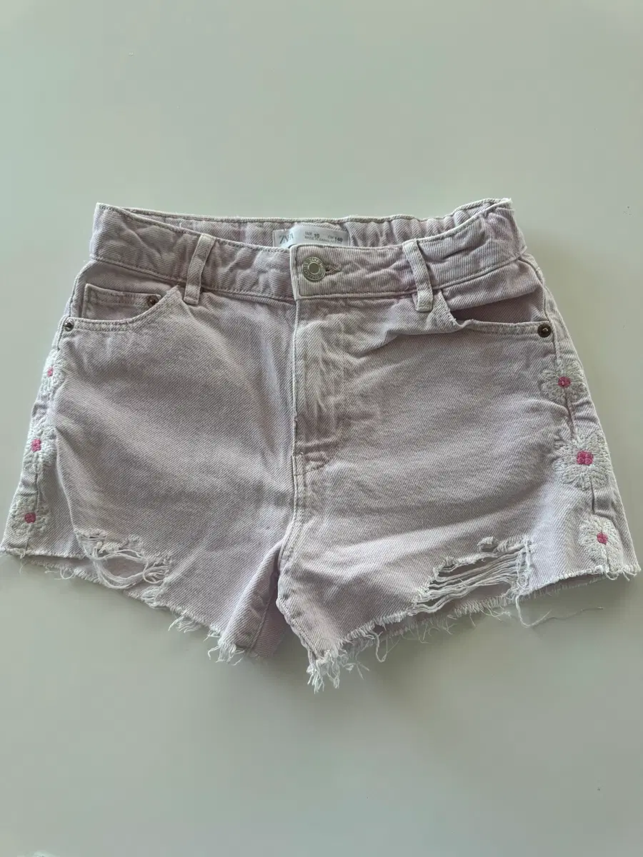ZARA 연보라 꽃 자수 데님 숏팬츠 140