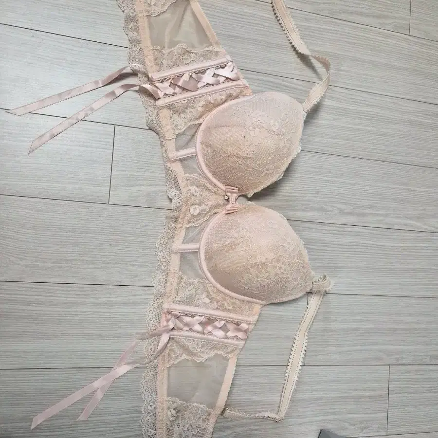 에블린 75B 일체형 볼륨패드 레이스 양사이드 코르셋 브라