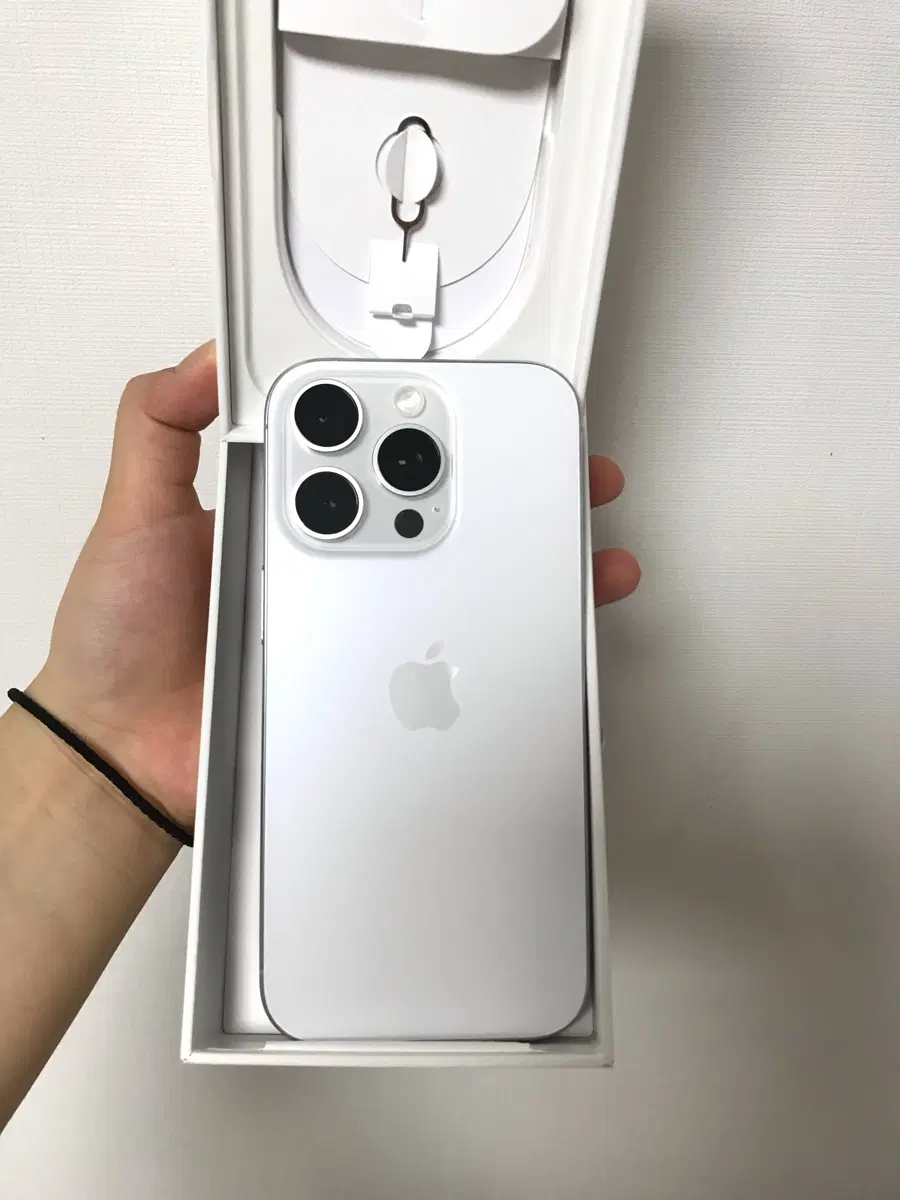 아이폰 16 pro 256기가 팔아요! + 케이스티파이 리플케이스 거의 새제품 포함
