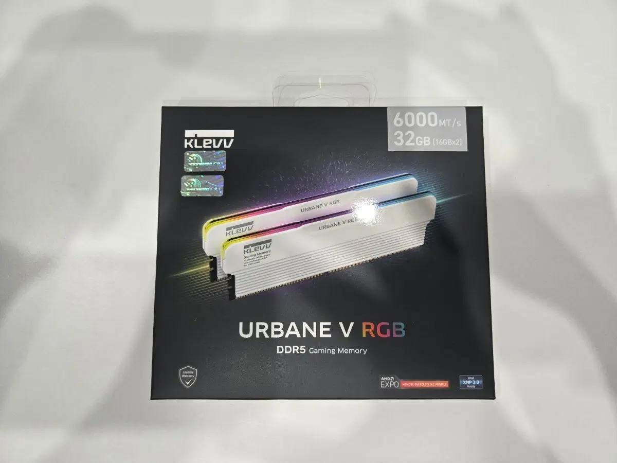 에센코어 클레브 DDR5-6000 CL30 URBANE V 화이트 32G(16Gx2)